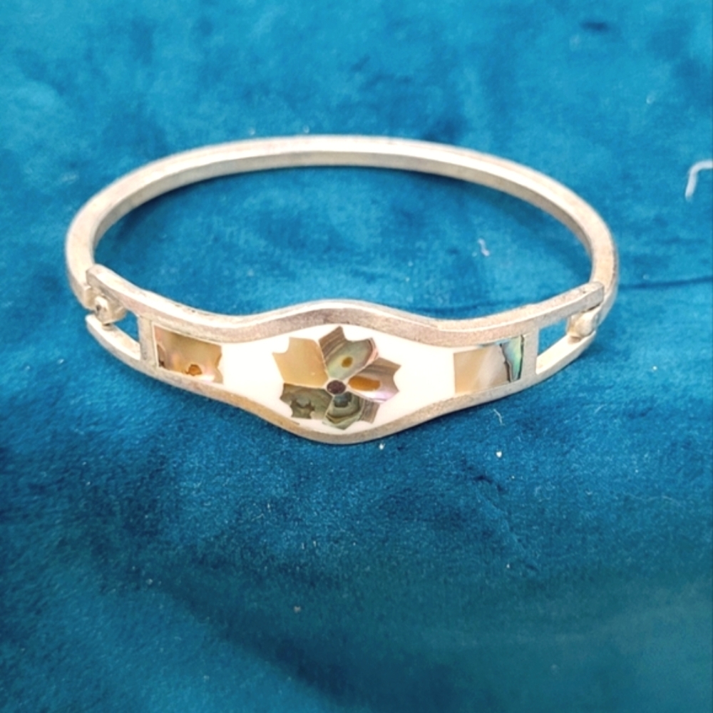 Mother Of Pearl flower inlay Mexican Silver Alpaca Cuff Bracelet